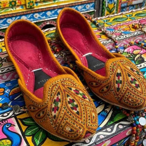 GULZARRAH - Lumaa.pk